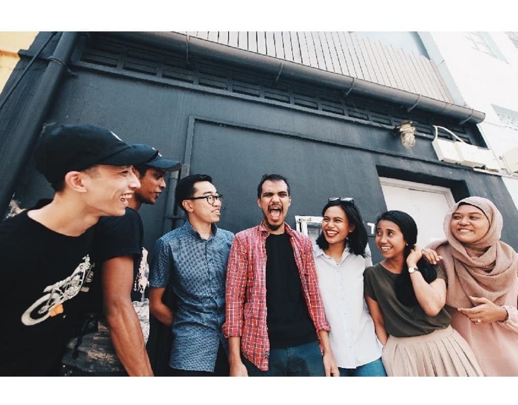 Boulevard of Lifestyle: The Black Hole Group